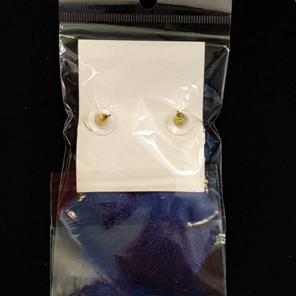 T&J Designs Earring Set - Picture 3 of 4